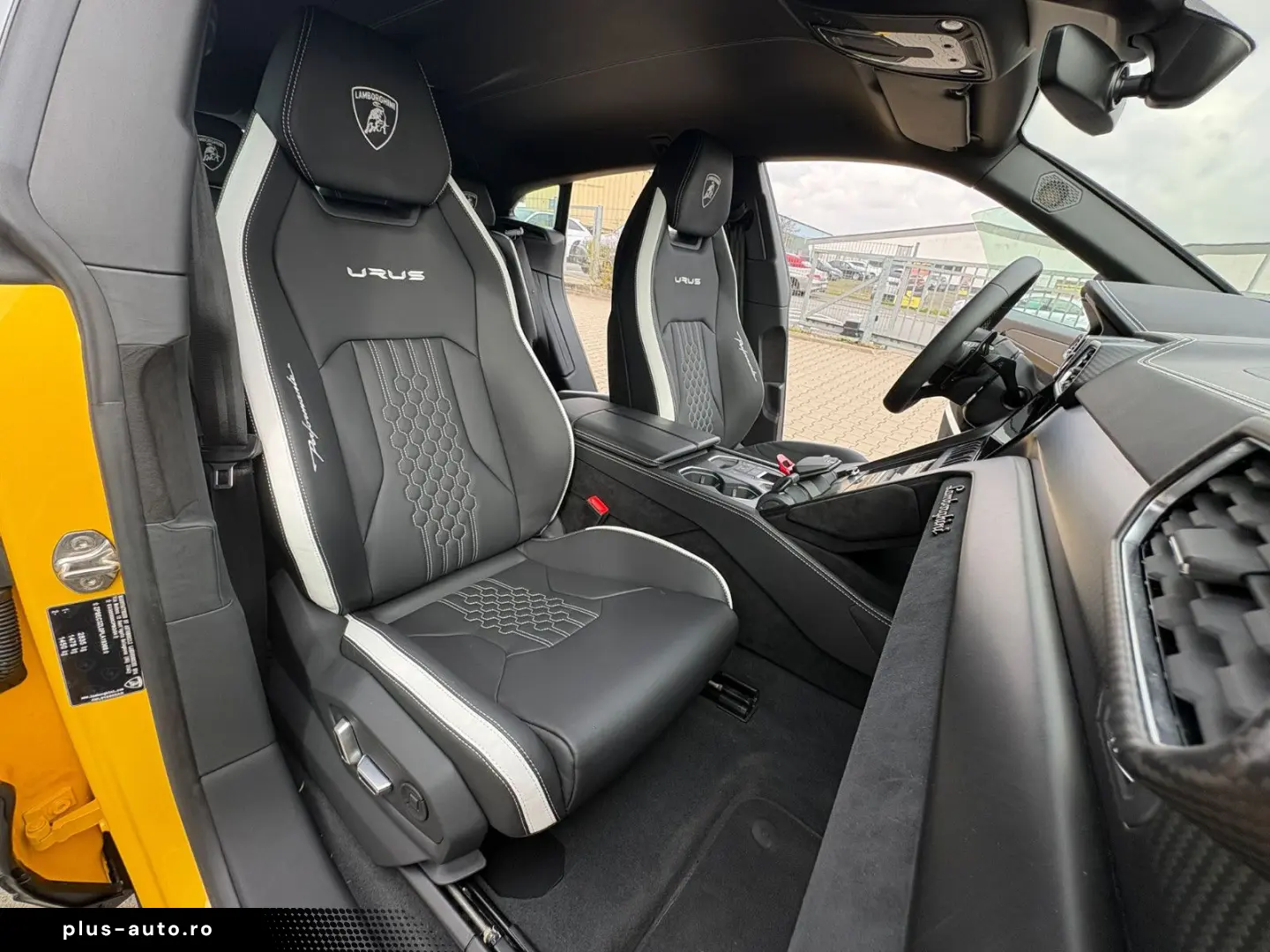 LAMBORGHINI Urus 4.0 V8 Performante 666PS full Carbon in out