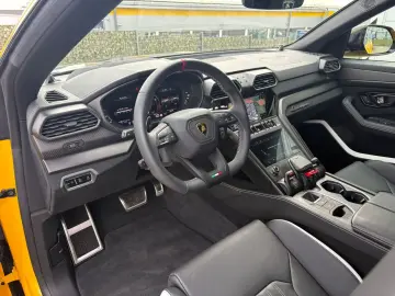 LAMBORGHINI Urus 4.0 V8 Performante 666PS full Carbon in out