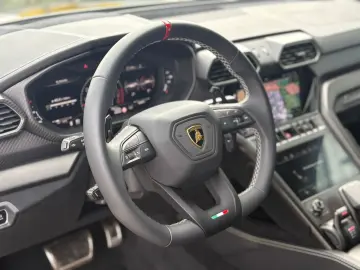 LAMBORGHINI Urus 4.0 V8 Performante 666PS full Carbon in out