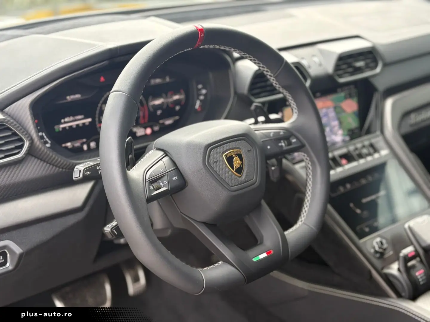 LAMBORGHINI Urus 4.0 V8 Performante 666PS full Carbon in out