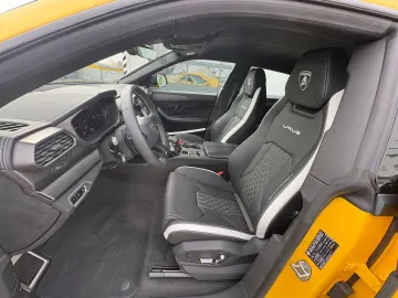 LAMBORGHINI Urus 4.0 V8 Performante 666PS full Carbon in out