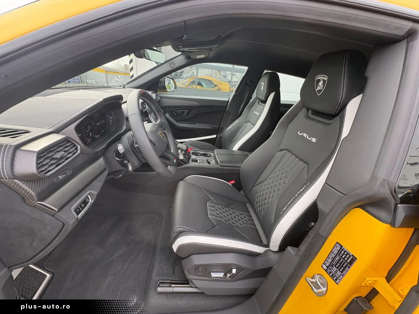 LAMBORGHINI Urus 4.0 V8 Performante 666PS full Carbon in out