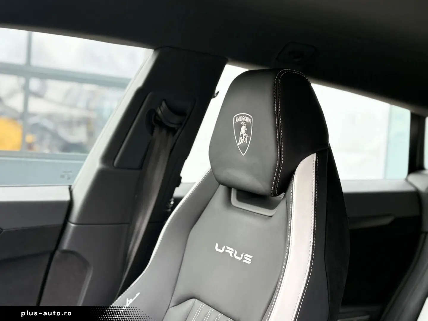 LAMBORGHINI Urus 4.0 V8 Performante 666PS full Carbon in out