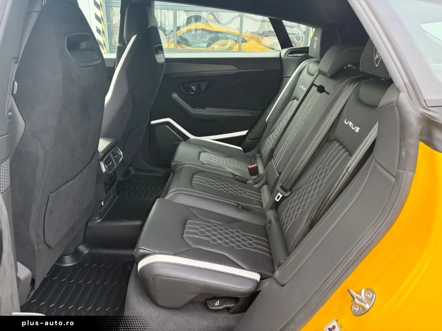 LAMBORGHINI Urus 4.0 V8 Performante 666PS full Carbon in out