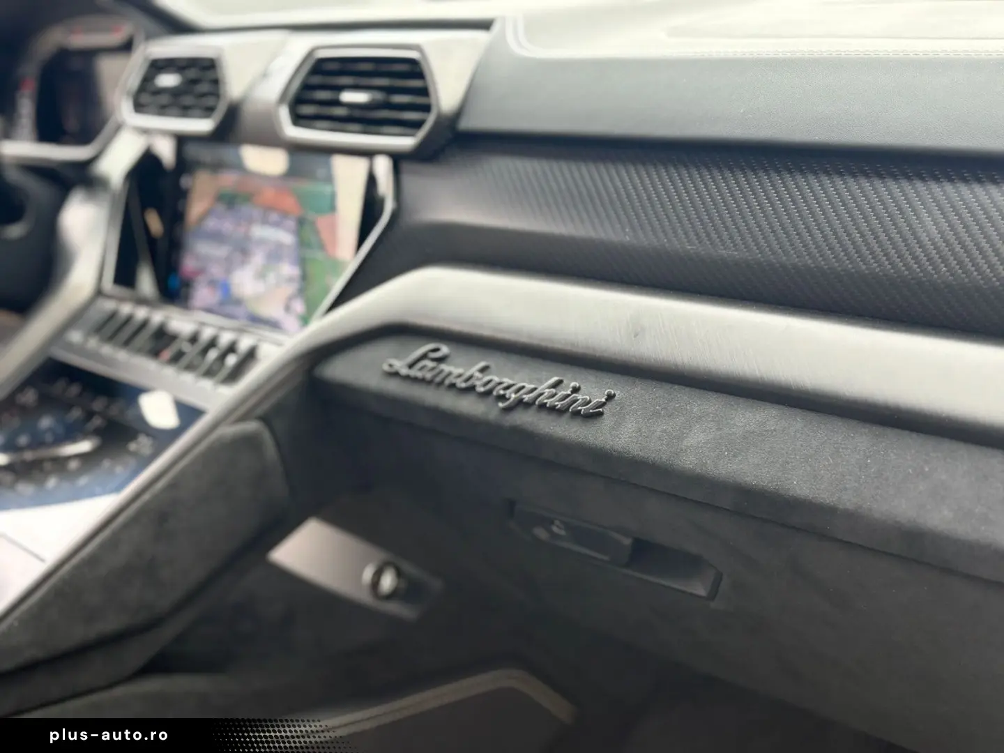 LAMBORGHINI Urus 4.0 V8 Performante 666PS full Carbon in out