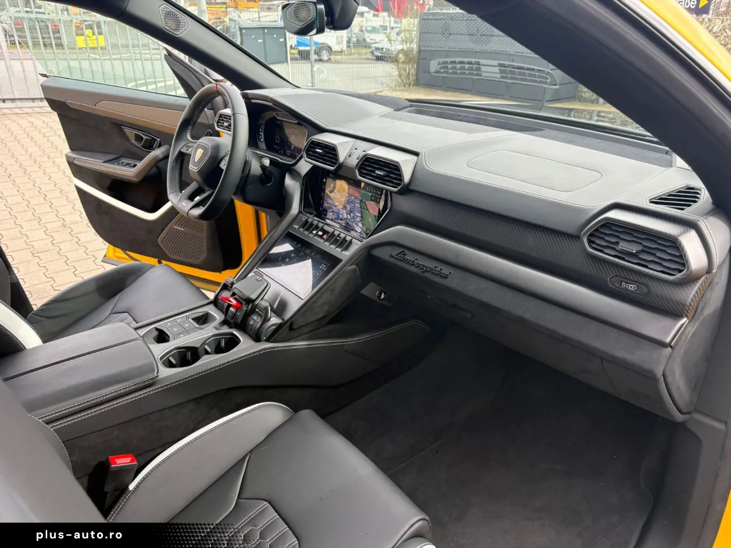 LAMBORGHINI Urus 4.0 V8 Performante 666PS full Carbon in out