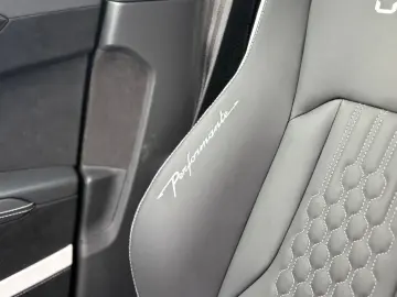 LAMBORGHINI Urus 4.0 V8 Performante 666PS full Carbon in out