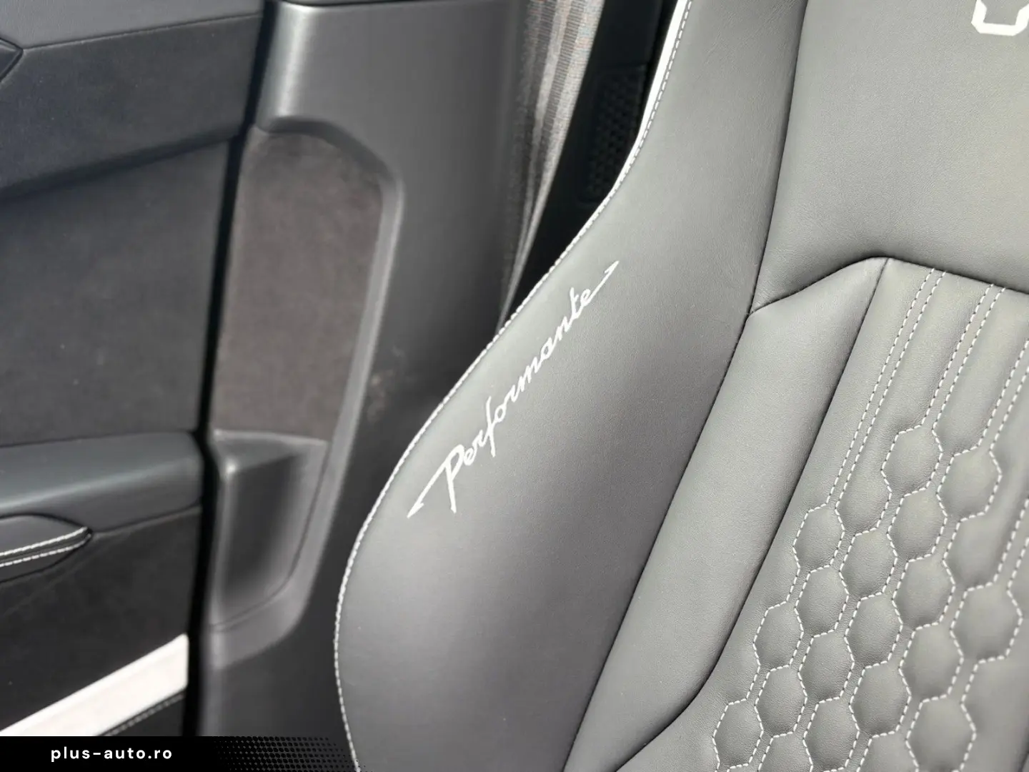 LAMBORGHINI Urus 4.0 V8 Performante 666PS full Carbon in out