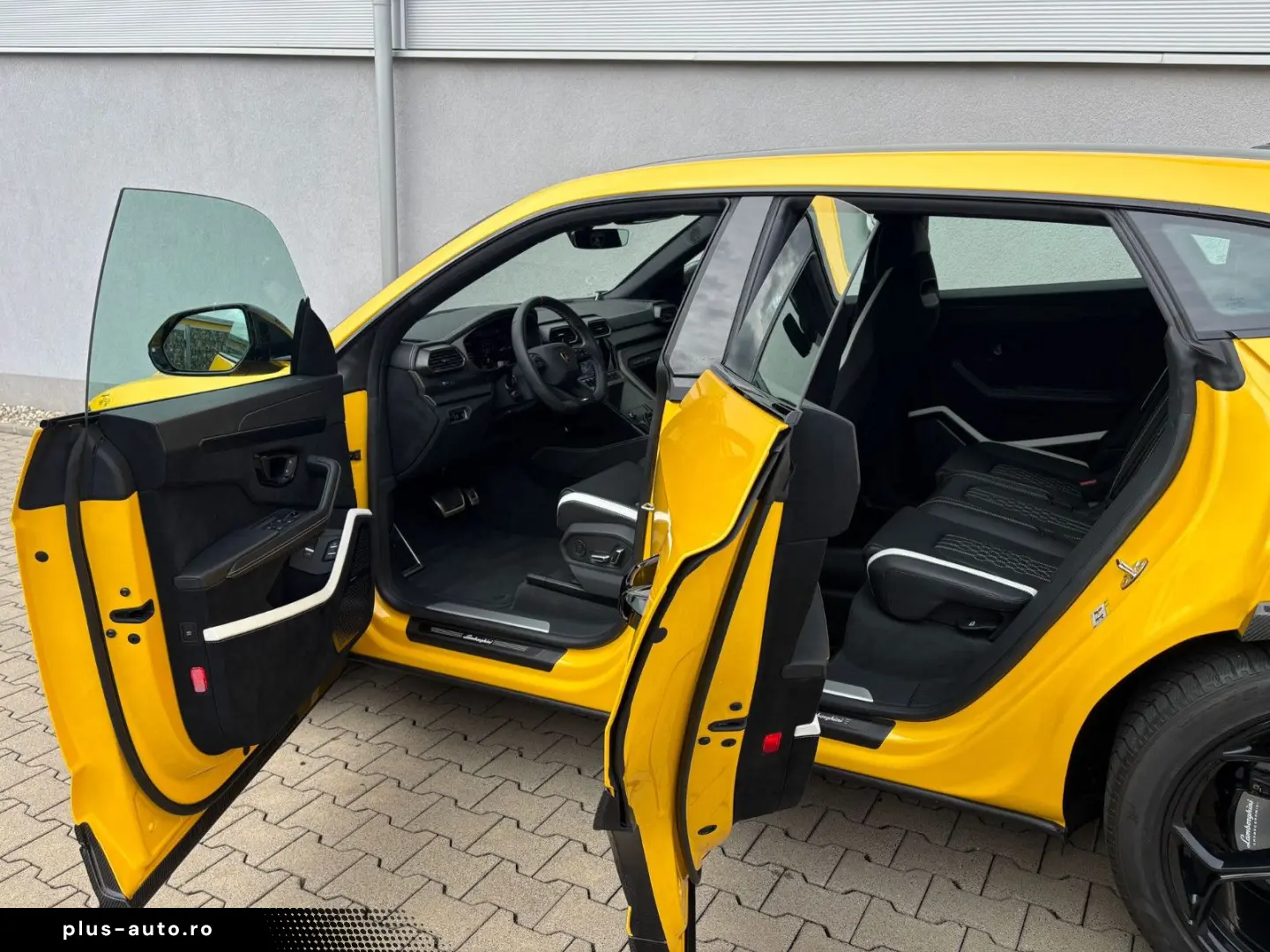 LAMBORGHINI Urus 4.0 V8 Performante 666PS full Carbon in out