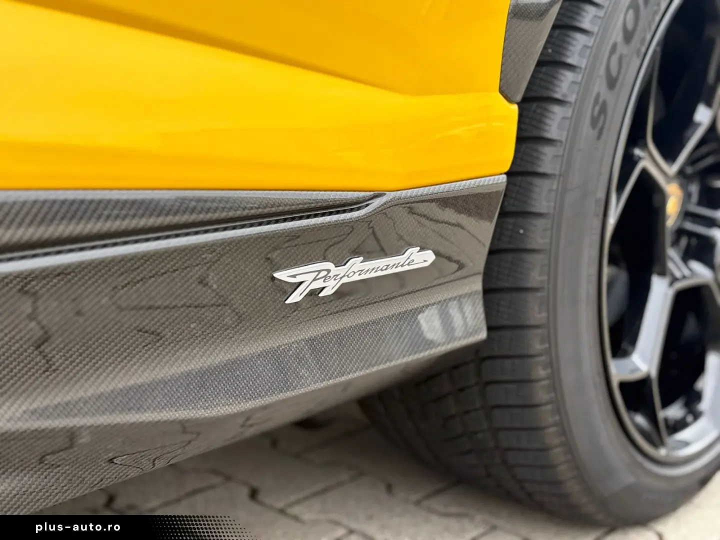 LAMBORGHINI Urus 4.0 V8 Performante 666PS full Carbon in out