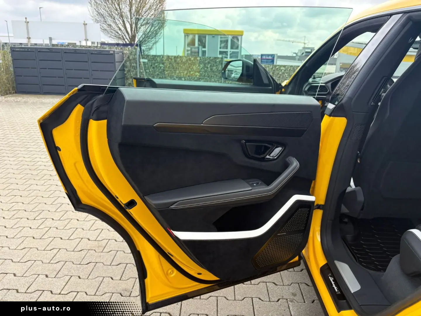 LAMBORGHINI Urus 4.0 V8 Performante 666PS full Carbon in out