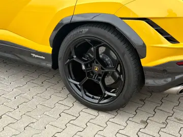LAMBORGHINI Urus 4.0 V8 Performante 666PS full Carbon in out