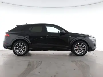 AUDI Q8 quattro S line