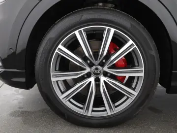 AUDI Q8 quattro S line