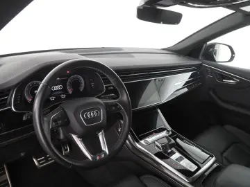 AUDI Q8 quattro S line