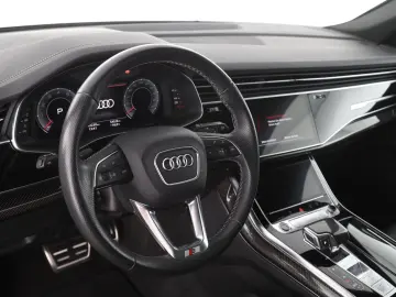 AUDI Q8 quattro S line
