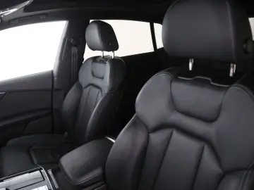 AUDI Q8 quattro S line