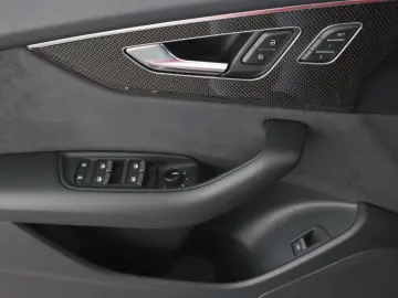 AUDI Q8 quattro S line