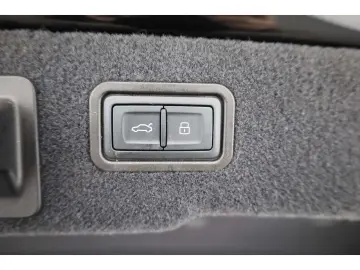 AUDI A8 50 TDI quattro