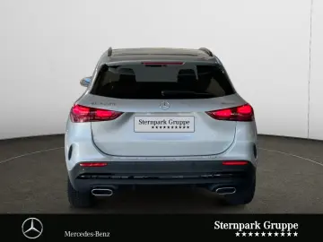 MERCEDES-BENZ GLA 220 4MATIC AMG Line Distronic NightP. Pano