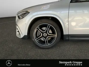MERCEDES-BENZ GLA 220 4MATIC AMG Line Distronic NightP. Pano