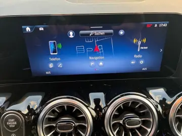 MERCEDES-BENZ GLA 220 4MATIC AMG LED DISTRONIC