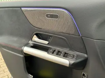 MERCEDES-BENZ GLA 220 4MATIC AMG LED DISTRONIC