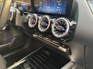 MERCEDES-BENZ GLA 220 4MATIC AMG LED DISTRONIC