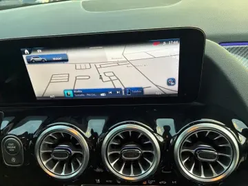 MERCEDES-BENZ GLA 220 4MATIC AMG LED DISTRONIC