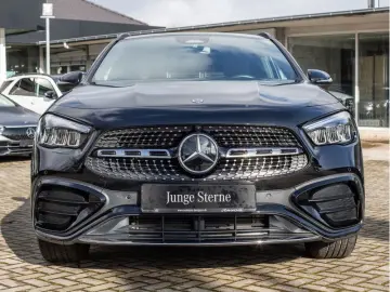 MERCEDES-BENZ GLA 220 4M AMG-Sport LED Cam Pano Night