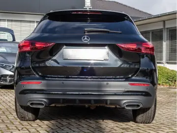 MERCEDES-BENZ GLA 220 4M AMG-Sport LED Cam Pano Night