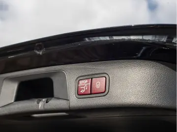 MERCEDES-BENZ GLA 220 4M AMG-Sport LED Cam Pano Night