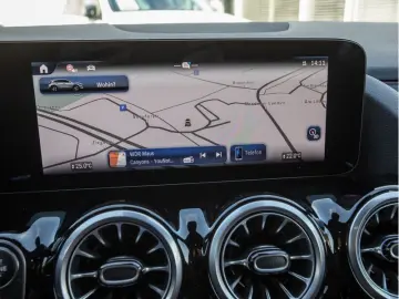 MERCEDES-BENZ GLA 220 4M AMG-Sport LED Cam Pano Night