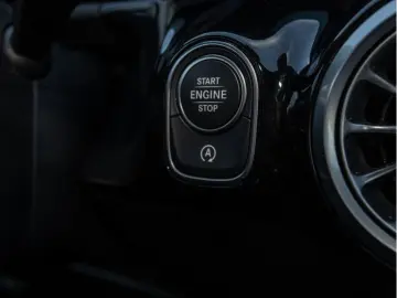 MERCEDES-BENZ GLA 220 4M AMG-Sport LED Cam Pano Night