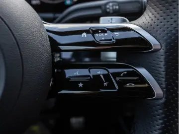 MERCEDES-BENZ GLA 220 4M AMG-Sport LED Cam Pano Night