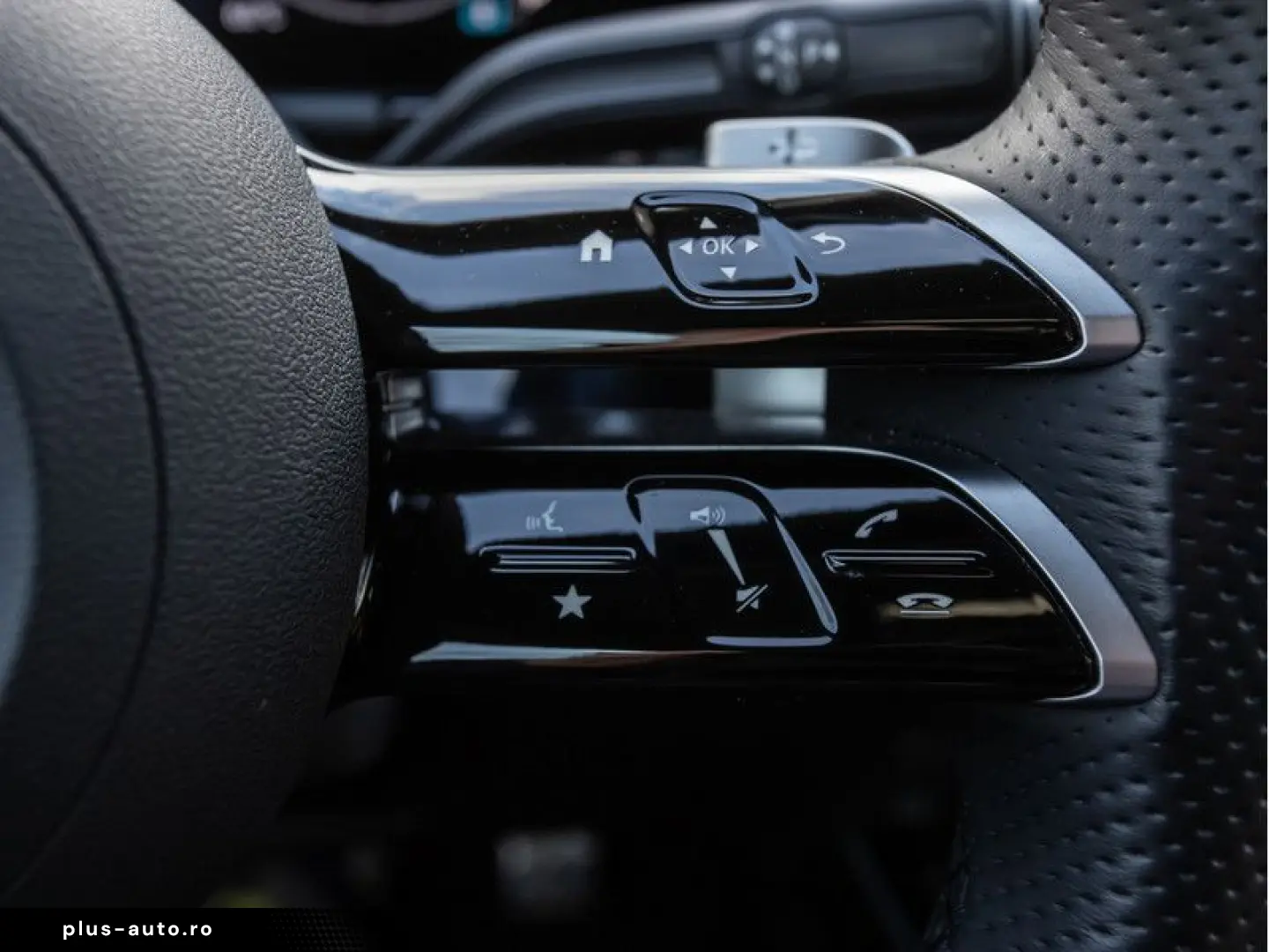 MERCEDES-BENZ GLA 220 4M AMG-Sport LED Cam Pano Night
