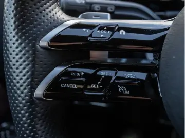 MERCEDES-BENZ GLA 220 4M AMG-Sport LED Cam Pano Night