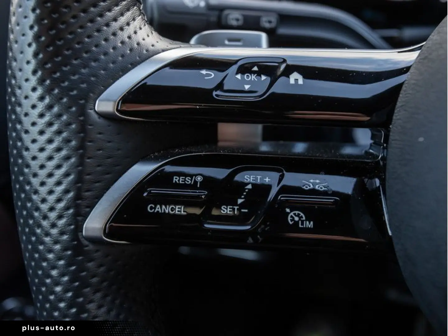 MERCEDES-BENZ GLA 220 4M AMG-Sport LED Cam Pano Night