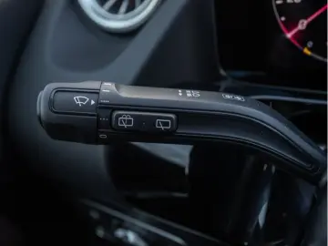 MERCEDES-BENZ GLA 220 4M AMG-Sport LED Cam Pano Night