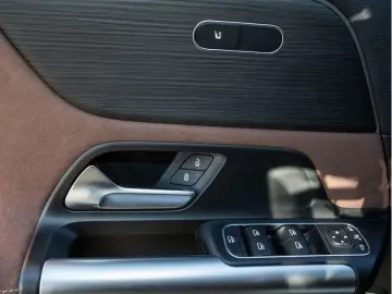 MERCEDES-BENZ GLA 220 4M AMG-Sport LED Cam Pano Night