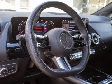 MERCEDES-BENZ GLA 220 4M AMG-Sport LED Cam Pano Night