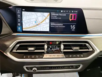 BMW X5 xDrive45e M Sport Night Vision Massage AHK