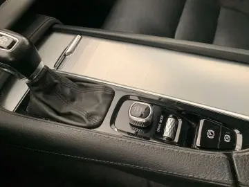 VOLVO XC90 D5 AWD VOLL-LEDER ACC   KAMERA   STANDHZ