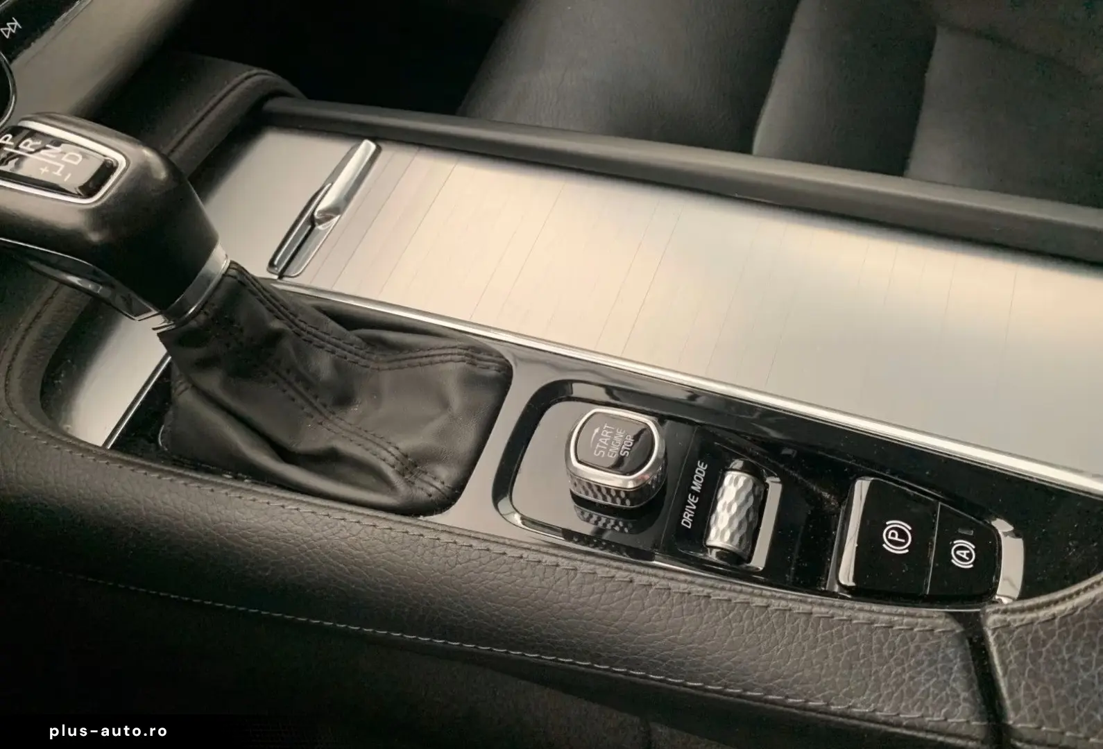 VOLVO XC90 D5 AWD VOLL-LEDER ACC   KAMERA   STANDHZ