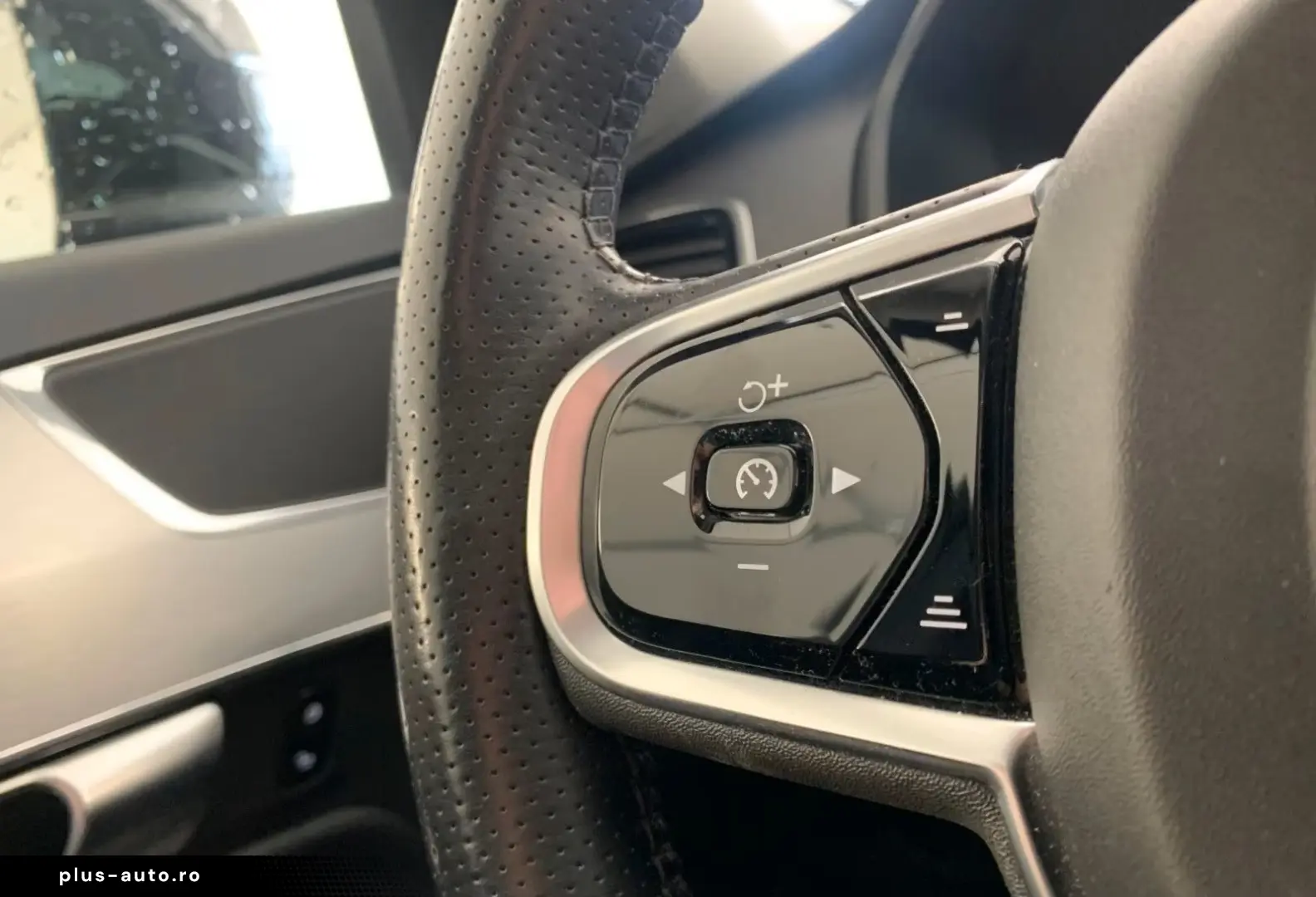 VOLVO XC90 D5 AWD VOLL-LEDER ACC   KAMERA   STANDHZ