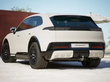 Porsche Cayenne Electric   Drive-Assist  AHK  BOSE