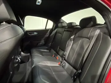 ALFA ROMEO Giulia 2.0 Ti Q4   MATRIX   18    LEDER