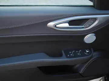 ALFA ROMEO Giulia Veloce MY23  Assistenz Premium  NP 66.390