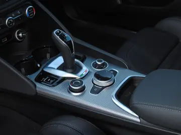 ALFA ROMEO Giulia Veloce MY23  Assistenz Premium  NP 66.390