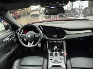 ALFA ROMEO Giulia 2.0 Competizione Q4 Turbo Panoramadach